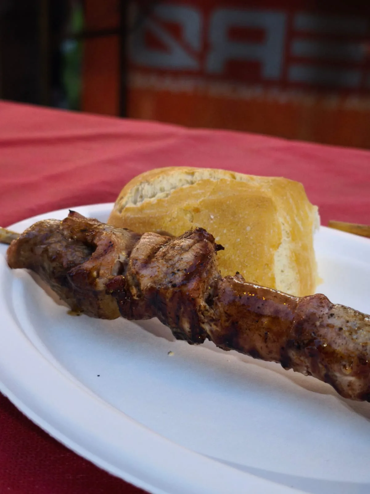 Spiedino di carne con polenta dello street food KZero